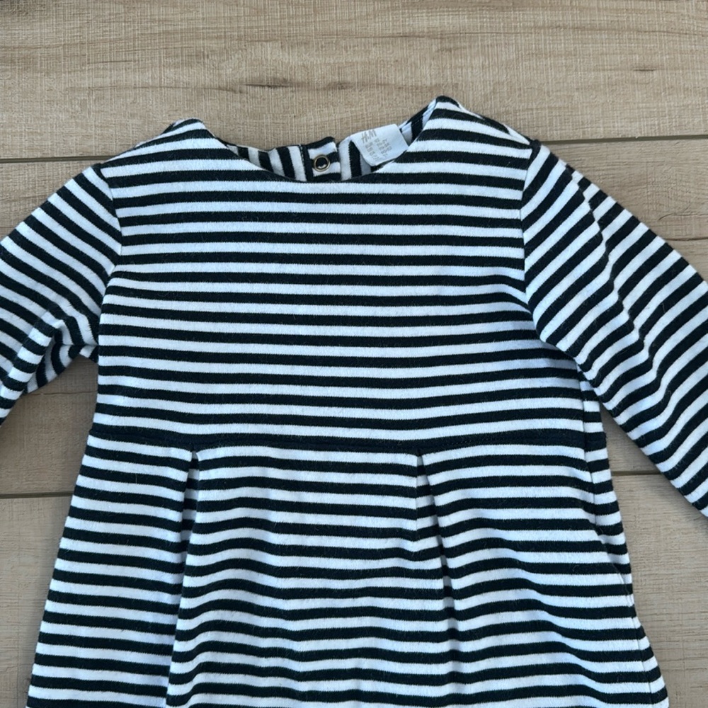 H&M Black and white pleated toddler long sleeve dress
